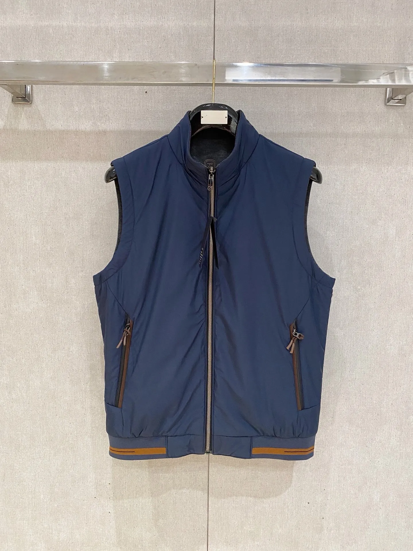 Zegna ： ， ， ， ； ， ， ， ， Classic 。 ： ， ， ， ； ， ； ， ， 。 ： ， ， ； ， ， T 、 、 ； ， ， ， 。 ： 、 、 ， ， Versatile 。 ： Cream White/Khaki/ /Black（ Gray ） Sizes：M-4XL